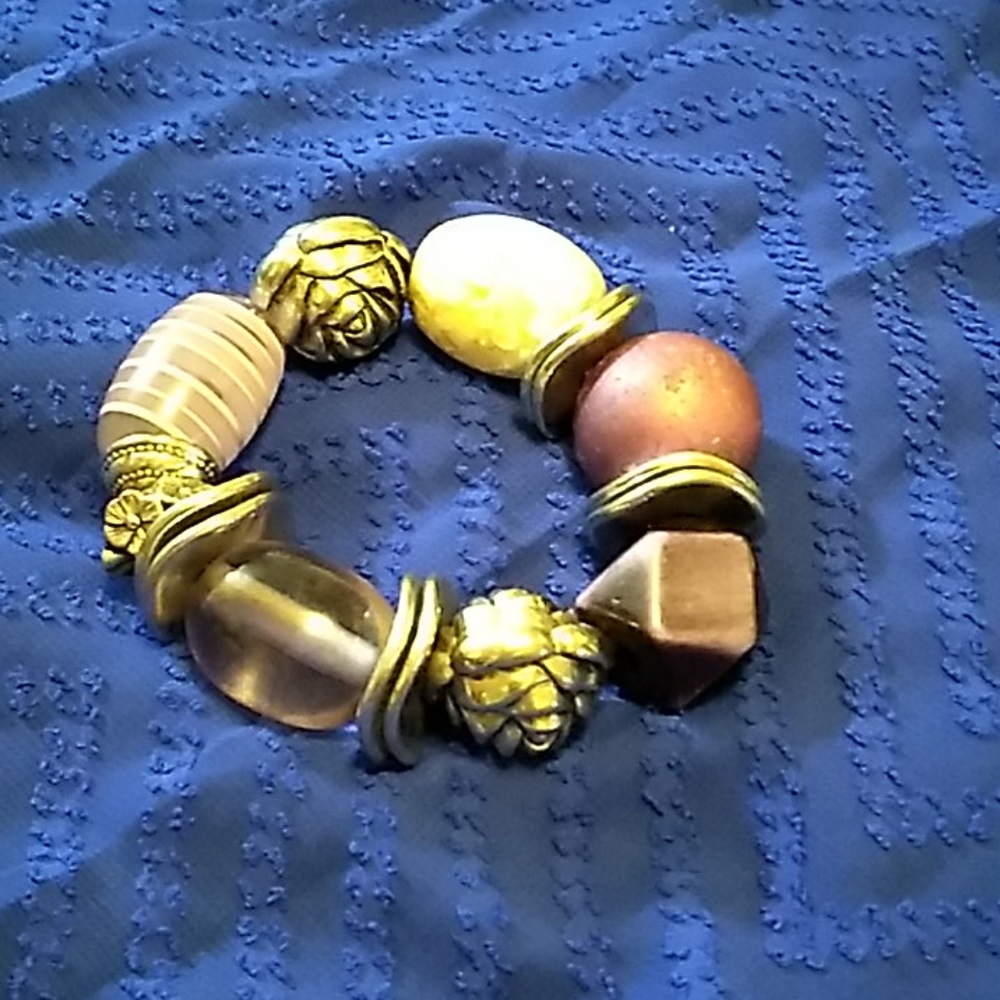 Stretchy bauble bracelet